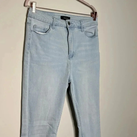 Forever 21 Light Blue Jeans - Picture 6 of 10